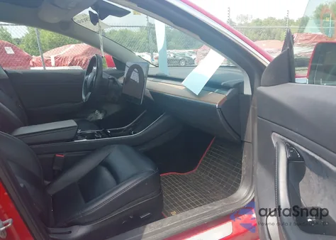 2019 Tesla Model 3 Long Range/Mid Range/Standard Range/Standard Range Plus z USA, uszkodzony, nr VIN 5YJ3E1EA2KF311424